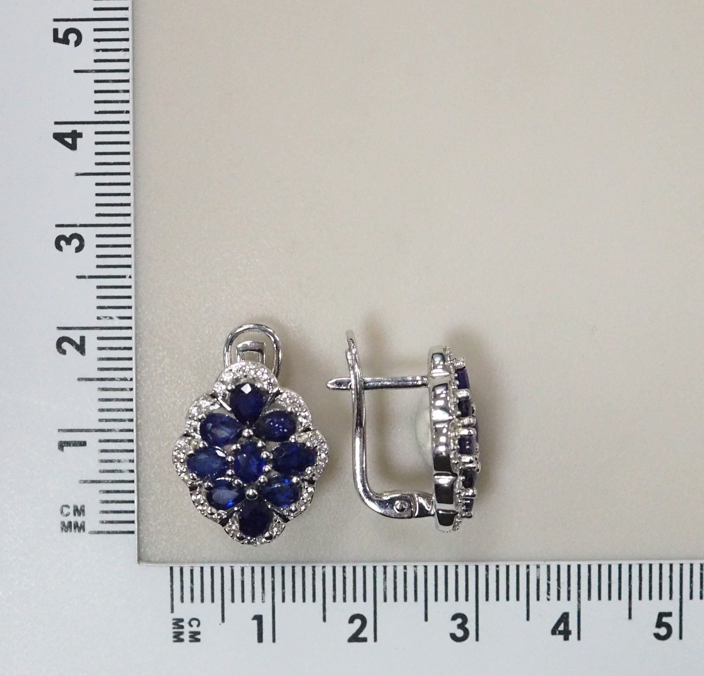 Серебряные серьги с сапфирами